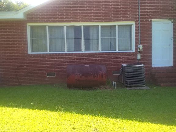 Rear from large back yard