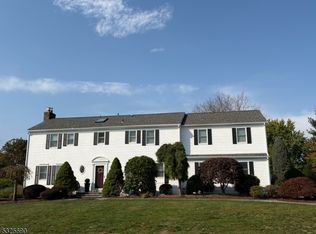 6 Old Coach Rd, Randolph, NJ 07869