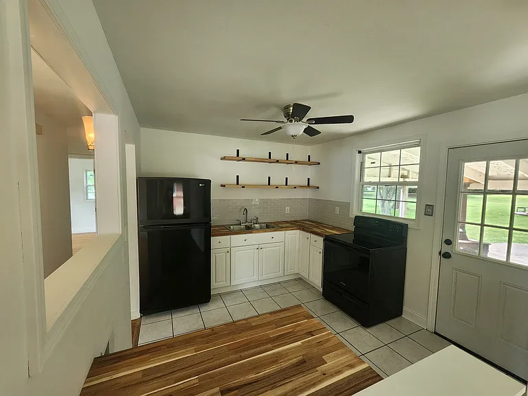 213 Ramsey Ln — Photo 2