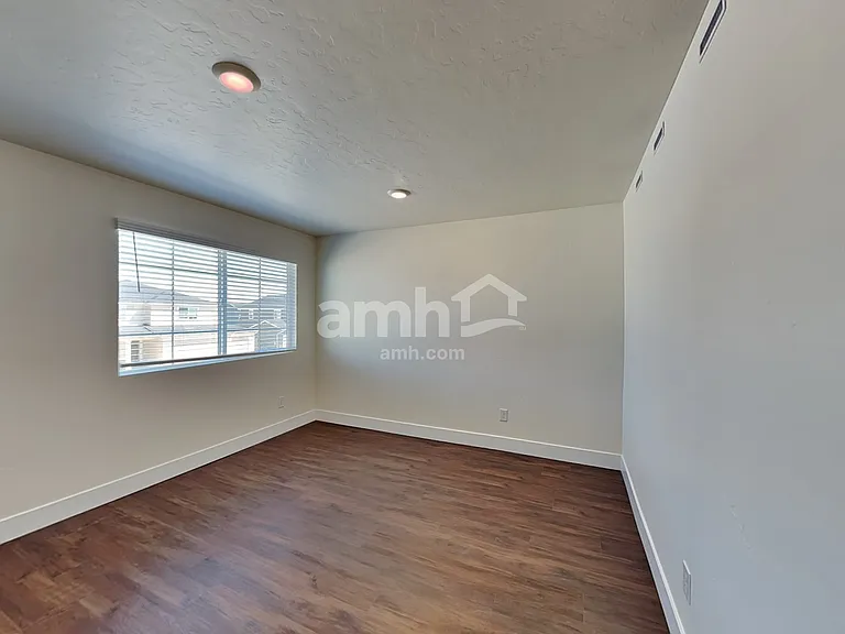 1389 E Ludlow Dr — Photo 19