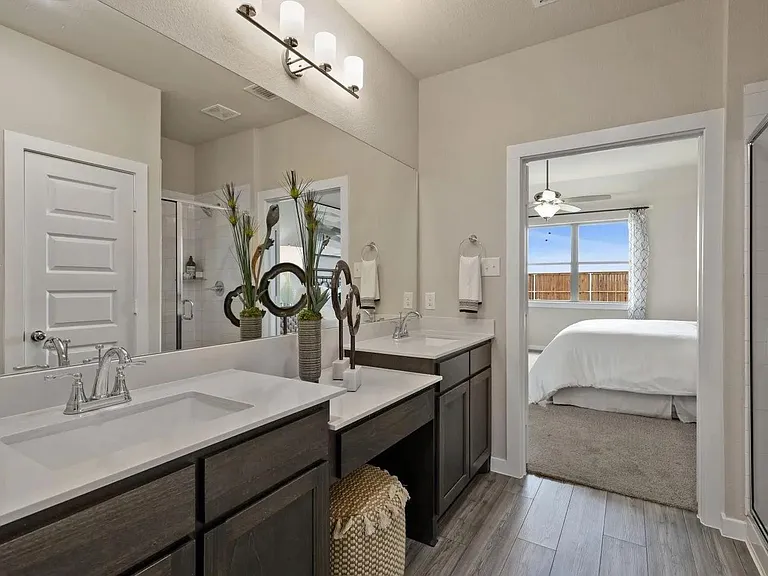 2817 Foxwood St — Photo 12