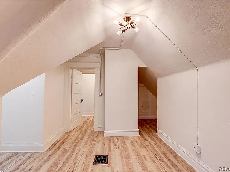 1036 W 9th Ave — Photo 32
