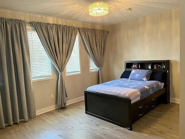 545 Menczel Cres #UPPER — Photo 12