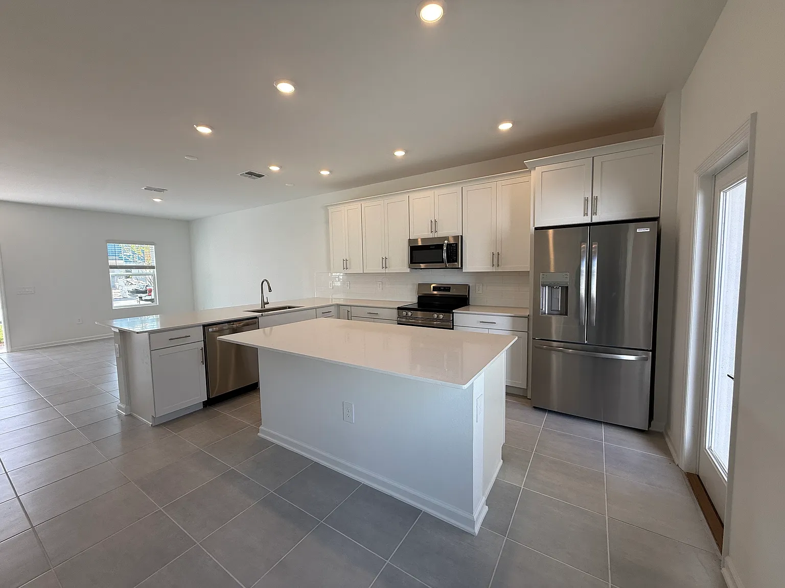 3 bed, 2.5 bath, 1615 sqft, $2,500 — Photo 3