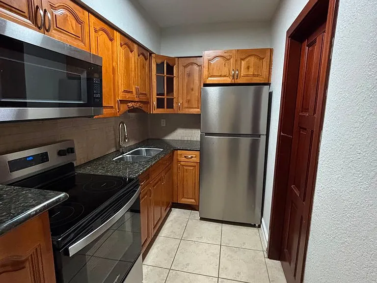 Bellagio Apartments — Photo 17