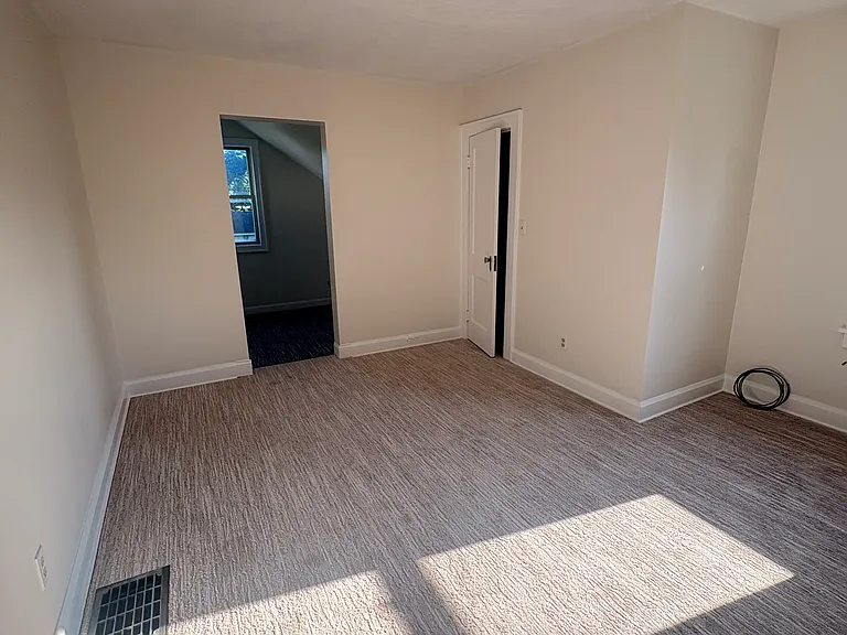 309 W Liberty St — Photo 11