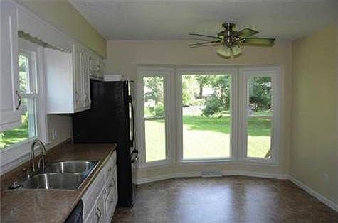 3rd image of 203 SE Lexington Ct