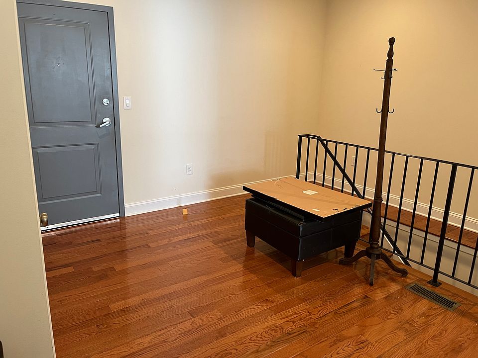 1st image of 2122 Locust St APT 1D