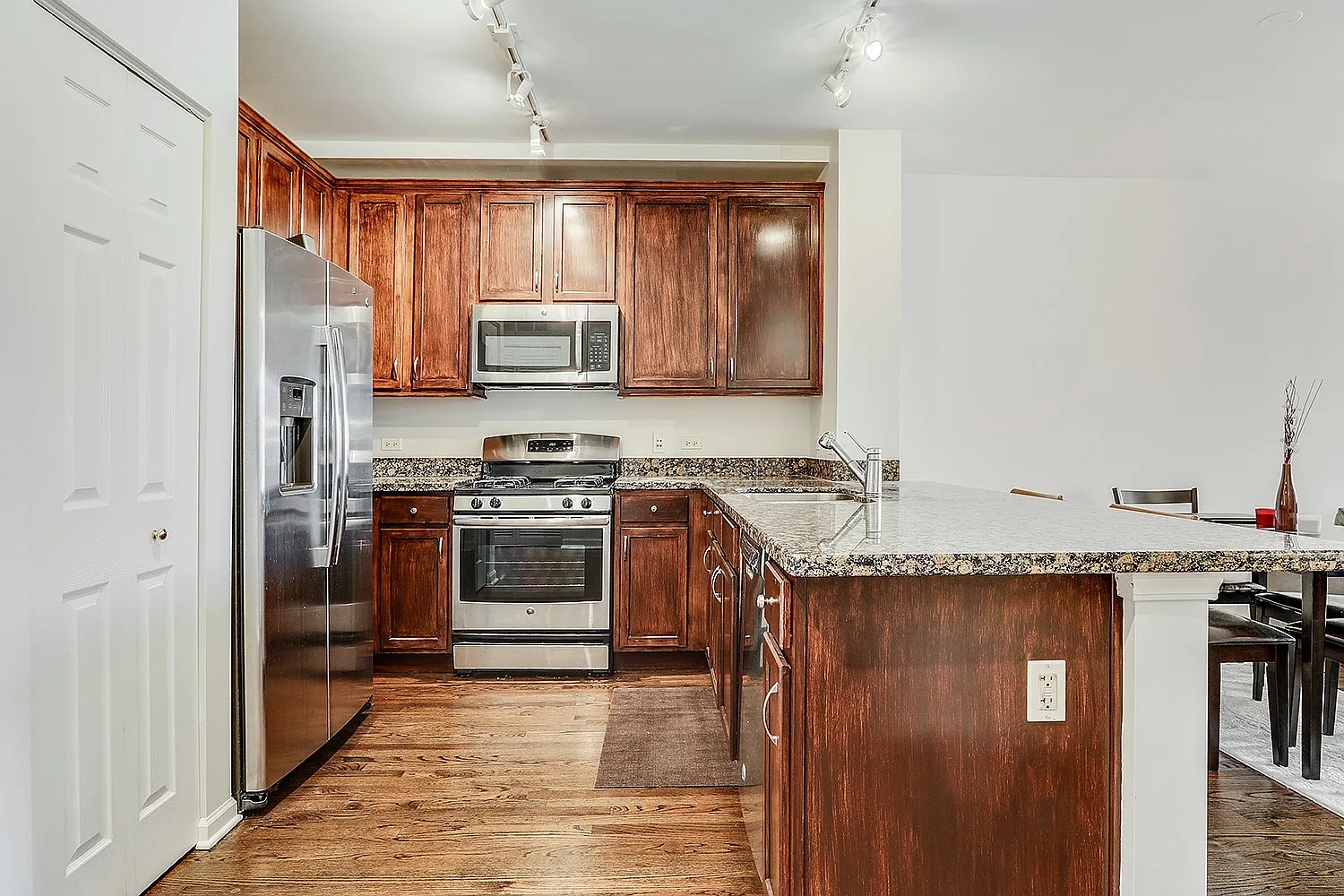 Luxury penthouse 2bd 1bth in Old Town — Photo 3
