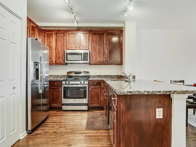 343 W Old Town Ct #710 — Photo 3