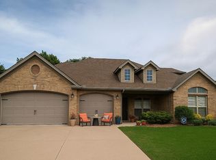 4200 SW Staverton Dr, Bentonville, AR 72713