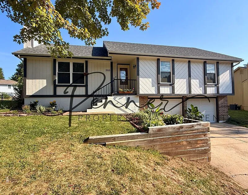 3 bed, 2.0 bath, 1918 sqft, $2,050 — Photo 1