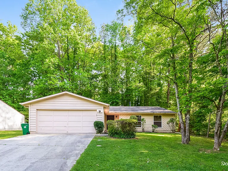 5219 Martins Crossing Rd — Photo 1