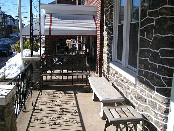 Covered Front Porch great for entertaining
