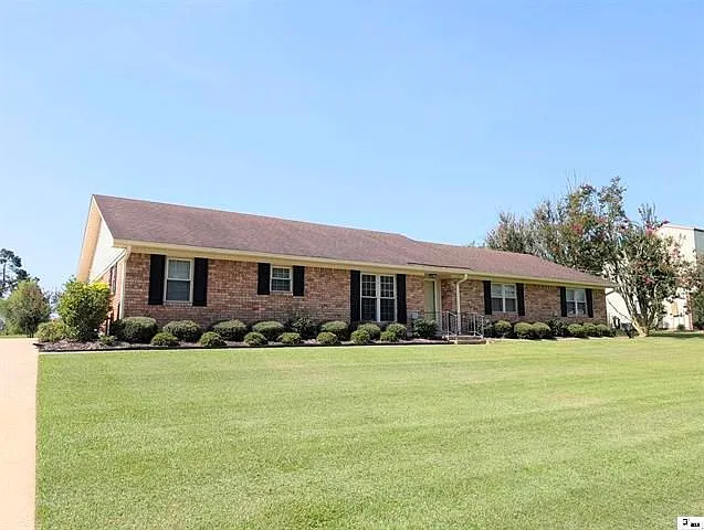 3 bed, 2.0 bath, 1800 sqft, $3,000 — Photo 2