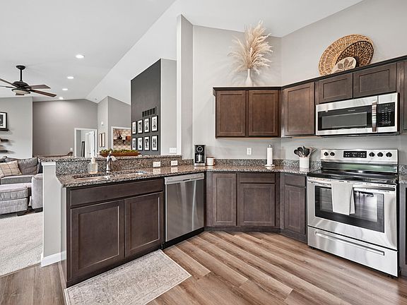 5th image of 225 Hannahs Way