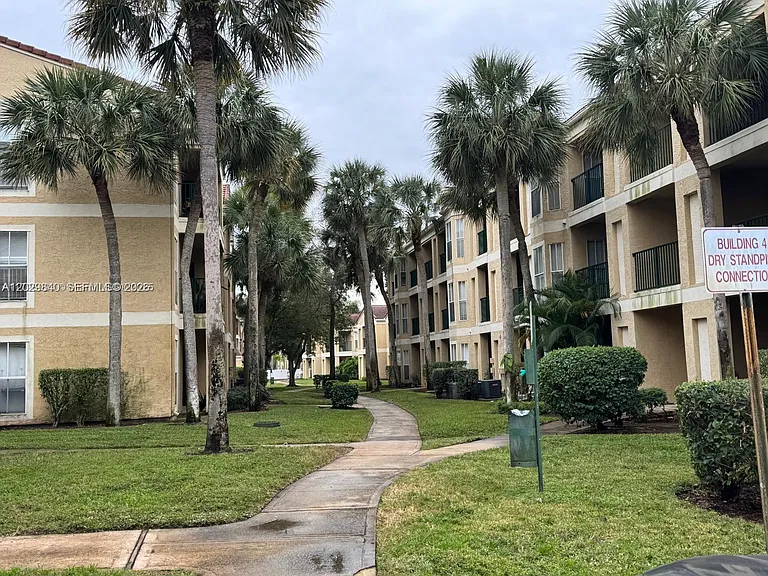 995 Riverside Dr #111 — Photo 12