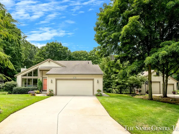 9981 Hiawatha Dr, West Olive, MI 49460