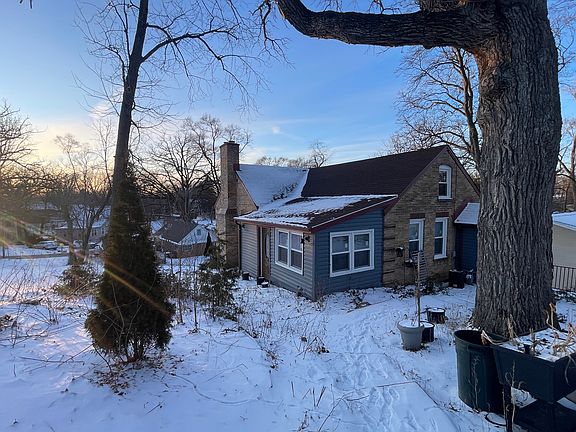 2nd image of 3323 Charles Ct