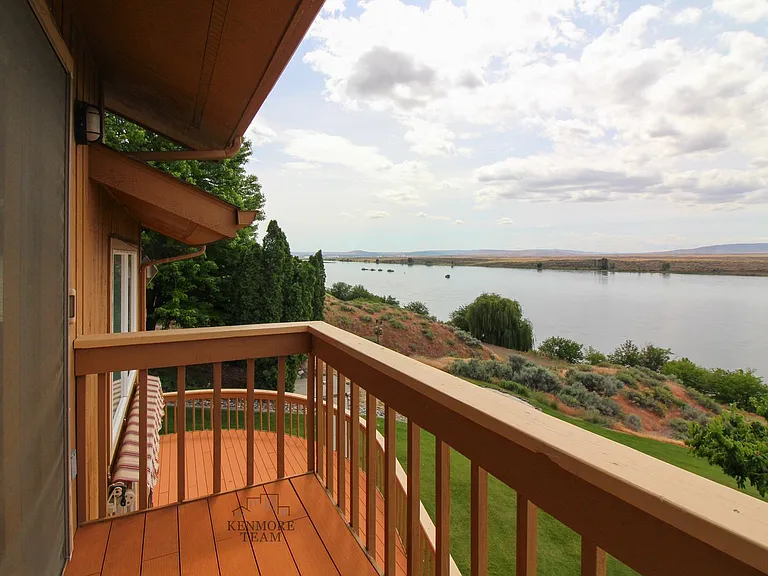 2141 N Columbia River Rd — Photo 24