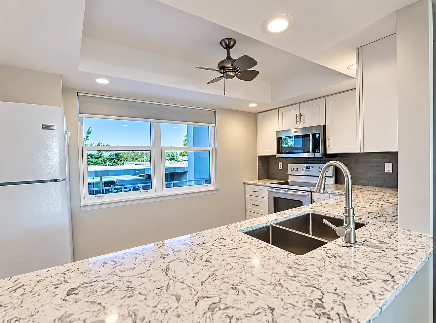 1700 Pine Valley Dr — Photo 3
