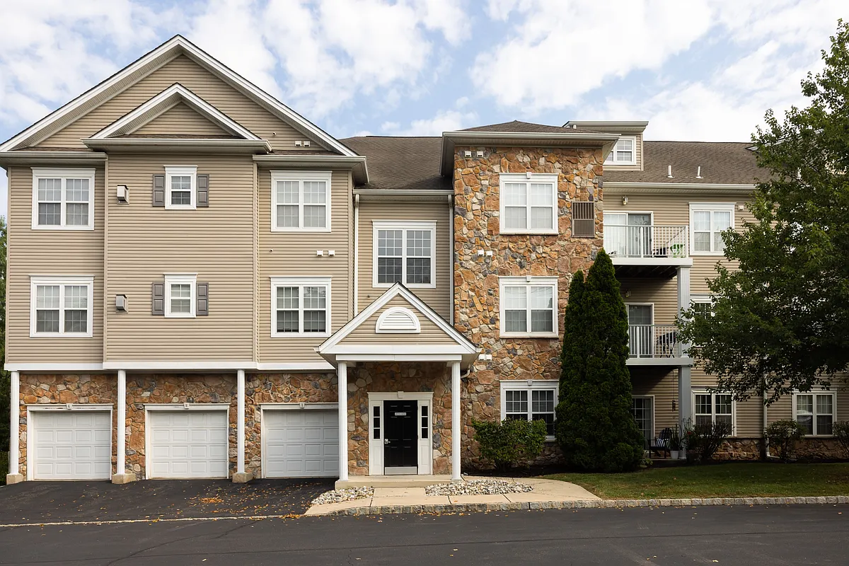 Building Photo - Saucon View Apartments
