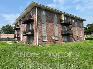 321 Chestnut St #6, Hickman, NE 68372