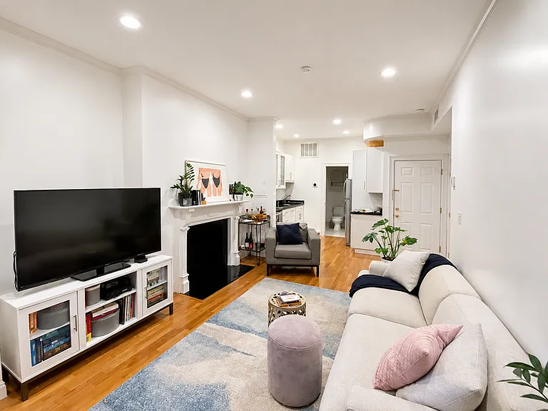 15 Garrison St #4 — Photo 2