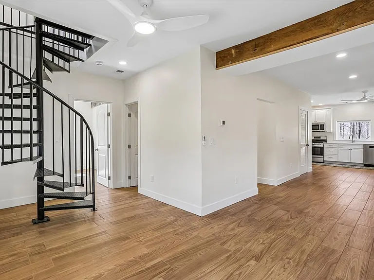 24875 Old Hundred Rd — Photo 25