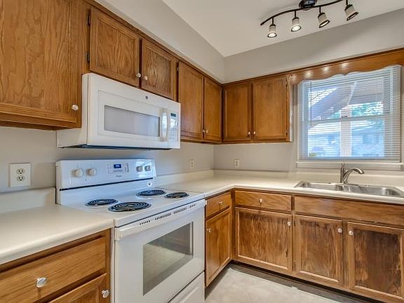 3rd image of 209 Westfield Dr