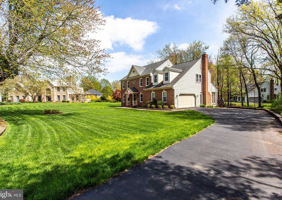 1st image of 10039 Oakton Dr