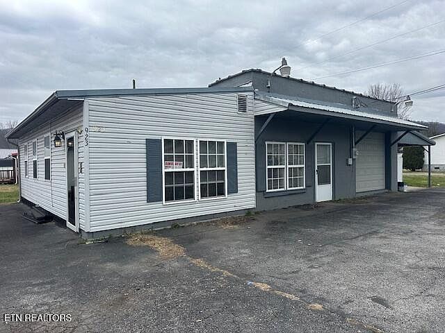 1st image of 923 Winchester Ave