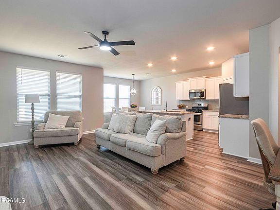 3rd image of 104 Garden Oaks Ave