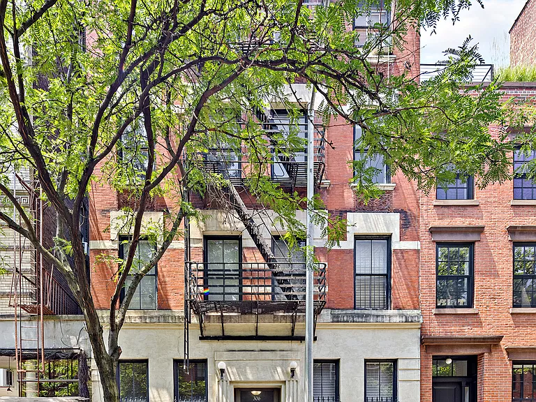 306 W 4th St #E3 — Photo 13