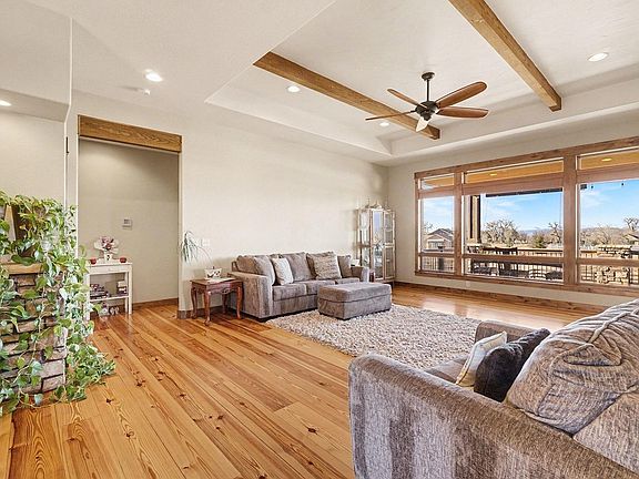 4th image of 39111 Hilltop Cir