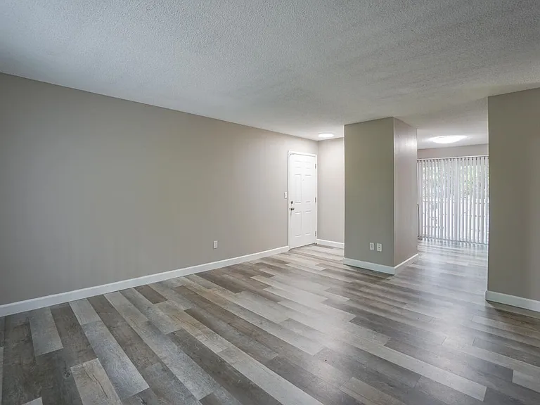 5128-5218 SW Franklin Ave — Photo 3
