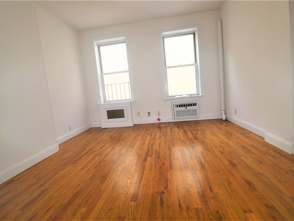 1st image of 1643 2nd Ave #385