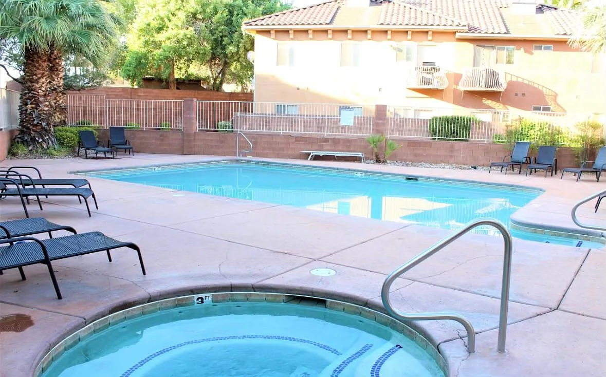 2 bed, 926 sqft, $1,495 — Photo 1