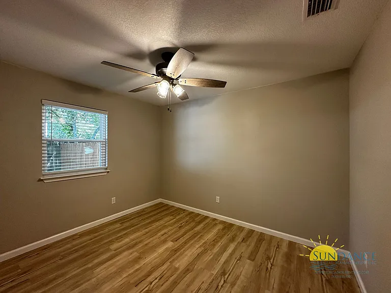 110 Hawkins Rd #B — Photo 6