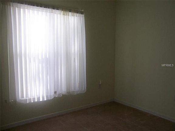 5th image of 556 Petrel Cir