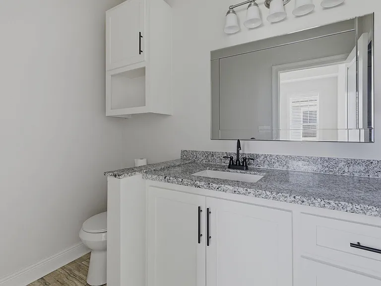 303 Lyles St — Photo 12