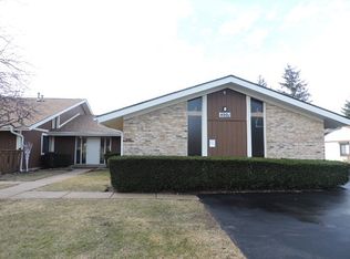 4901 W Oakwood Dr, McHenry, IL 60050