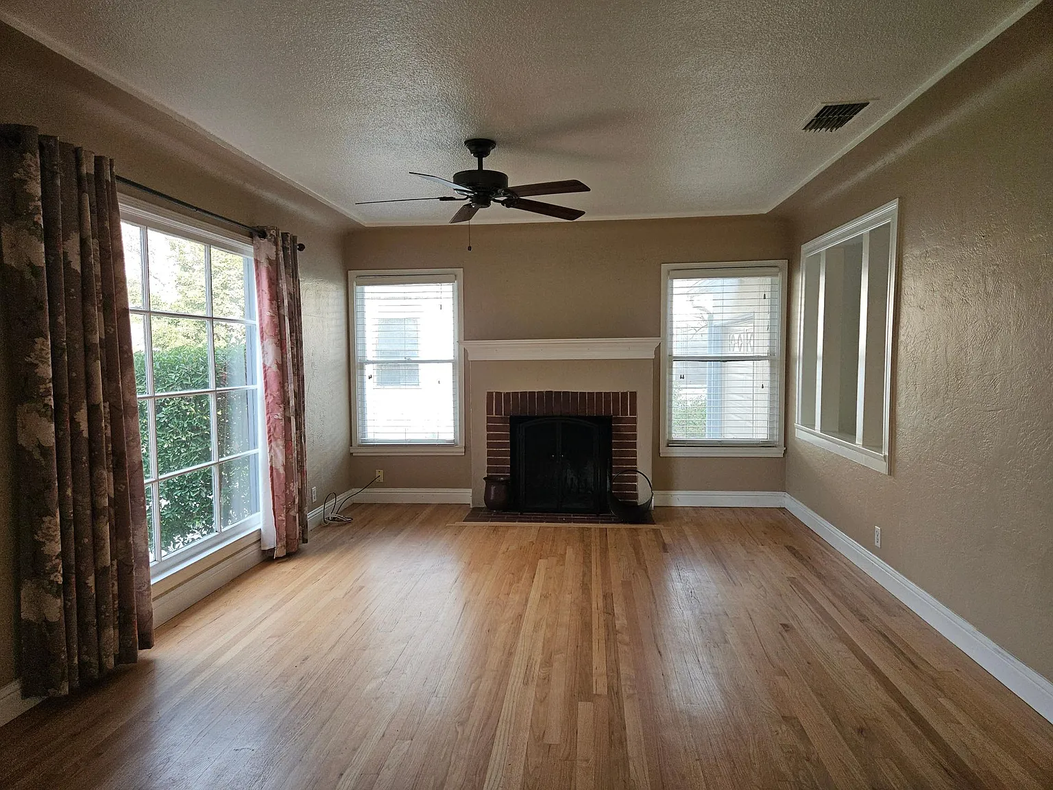 2 bed, 1060 sqft, $1,695 — Photo 2