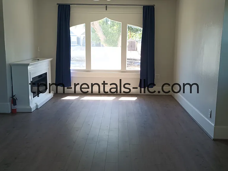 469 N 3rd Ave #C — Photo 6