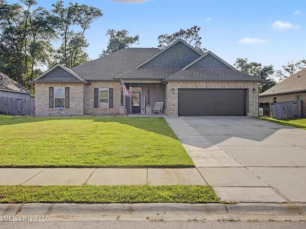 3039 Sea Oats Dr, Long Beach, MS 39560