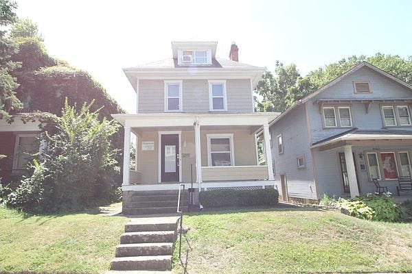 1st image of 107 W Patterson Ave