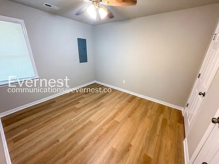 15801 Meridian Ave — Photo 8