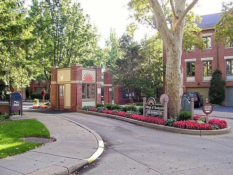 Village of Shadyside Entrance