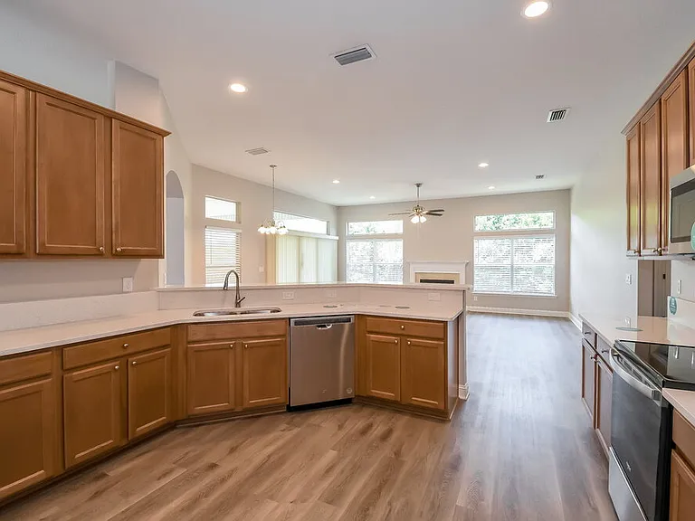 672 Mandy Oaks Dr — Photo 7