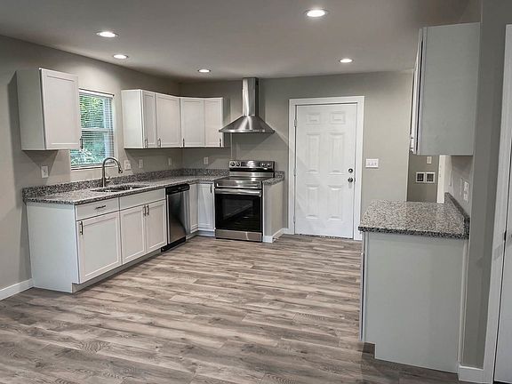 5th image of 130 Dogwood Ave